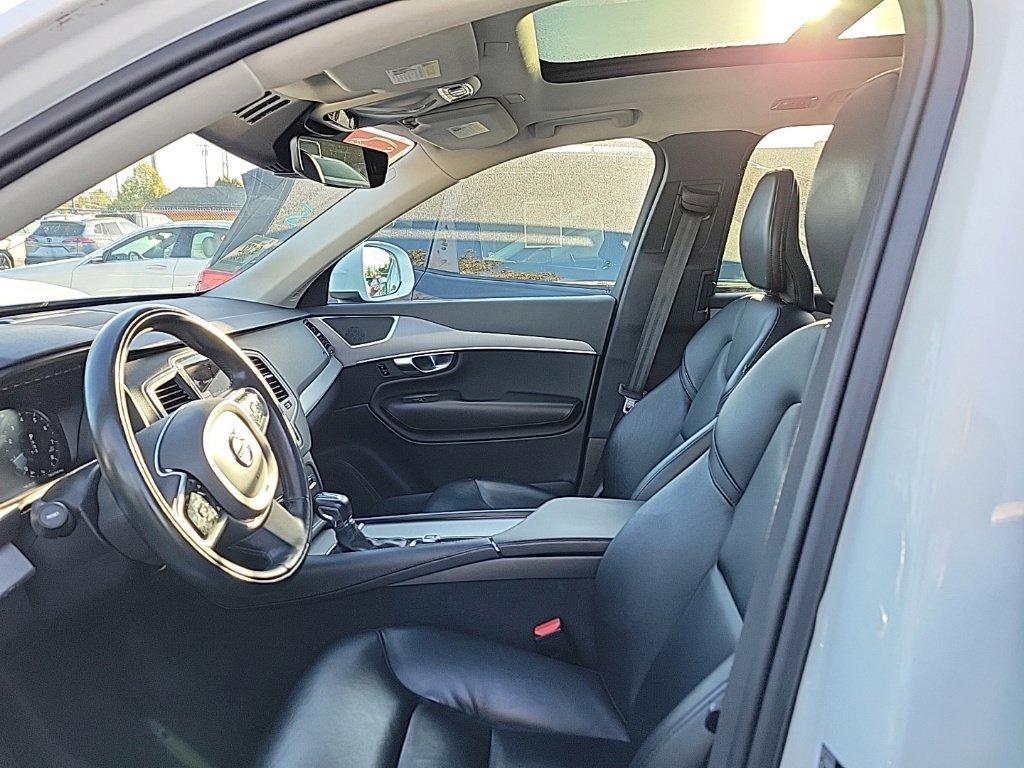 Used 2022 Volvo XC90 T5 Momentum AWD/4WD image 6