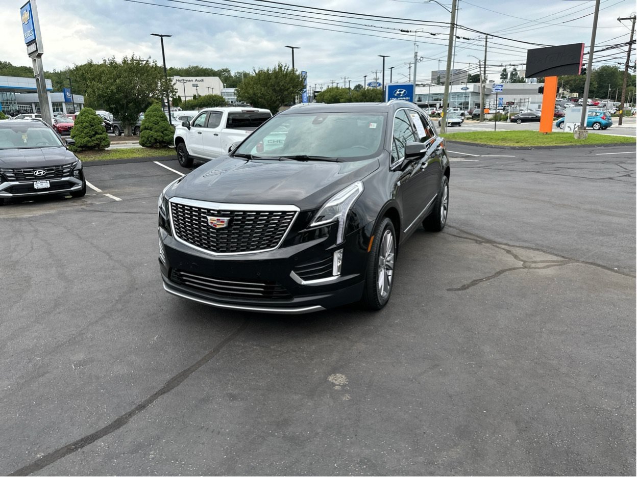 Certified 2025 Cadillac XT5 Premium Luxury AWD/4WD image 2