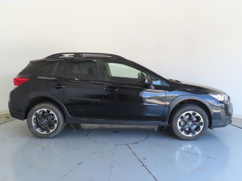 Used 2023 Subaru Crosstrek 2.0i Premium image 2