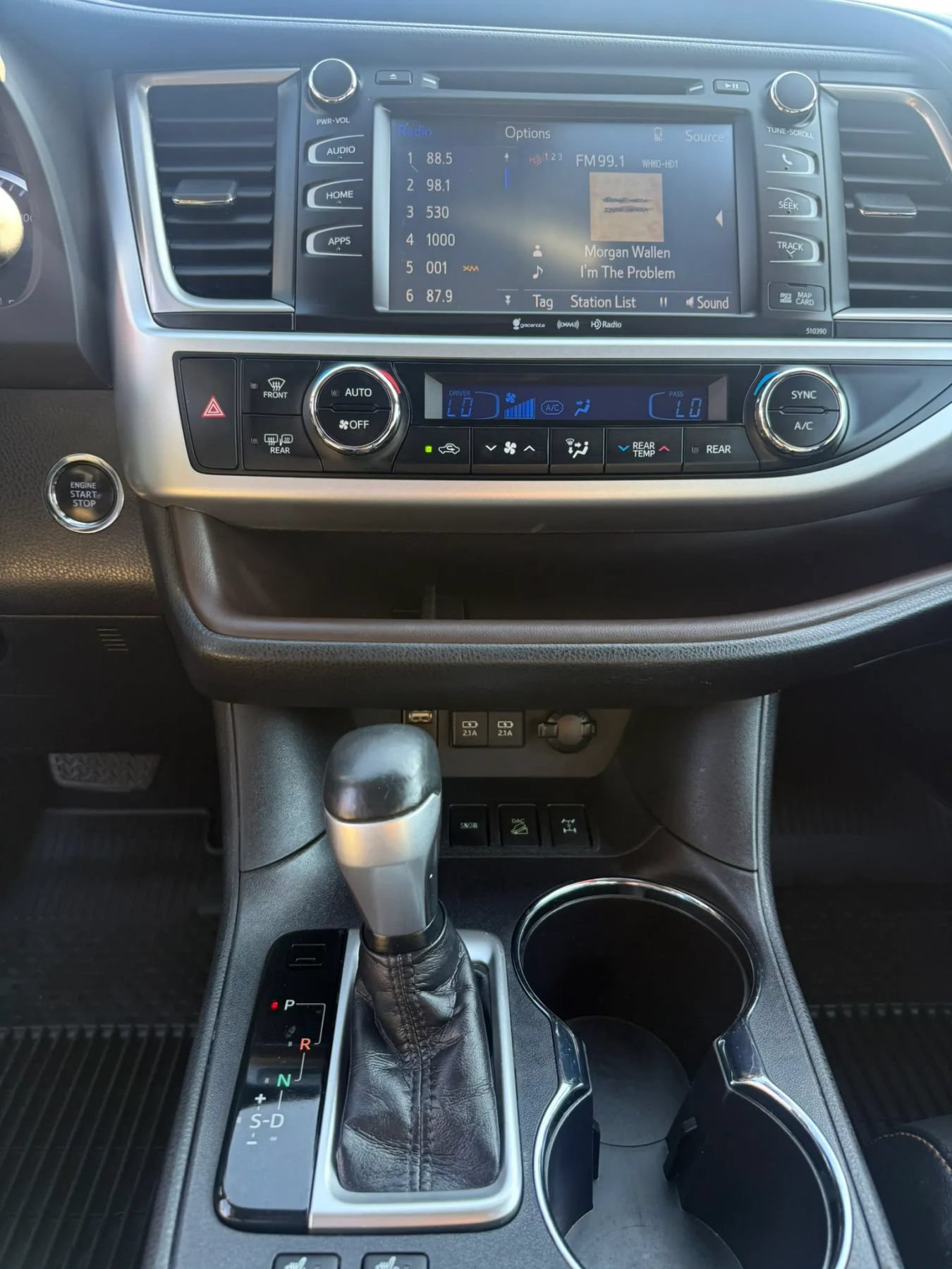 Used 2019 Toyota Highlander XLE AWD/4WD image 19