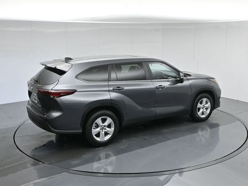 Used 2024 Toyota Highlander LE image 47
