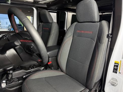 Used 2025 Jeep Wrangler Unlimited Rubicon image 16