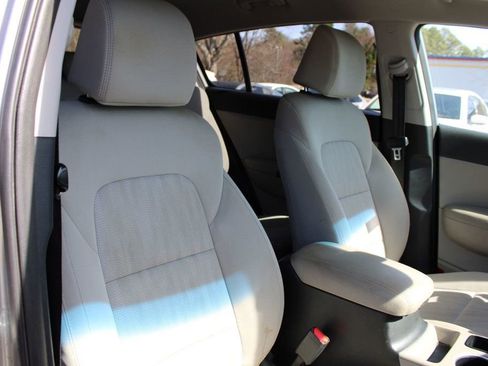 Used 2020 Kia Sportage LX image 33