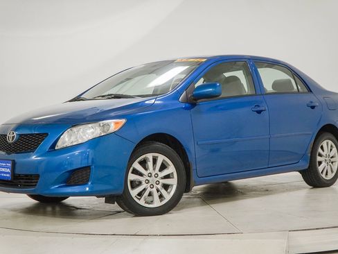 Used 2010 Toyota Corolla LE image 1