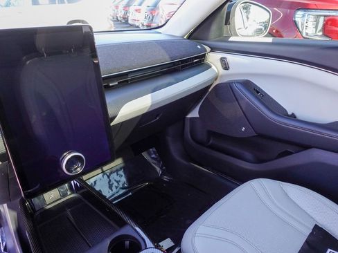 Used 2022 Ford Mustang Mach-E Premium image 18