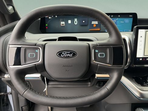 New 2026 Ford Expedition Max Platinum w/ Stealth Appearance Package AWD/4WD image 10