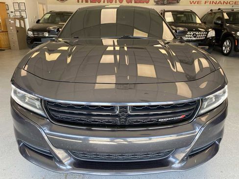 Used 2019 Dodge Charger SXT image 2