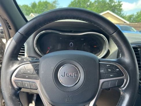 Used 2021 Jeep Grand Cherokee Laredo X image 8