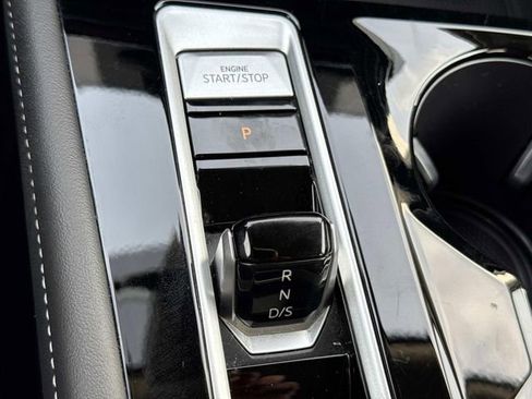 Used 2025 Volkswagen Atlas SE image 38