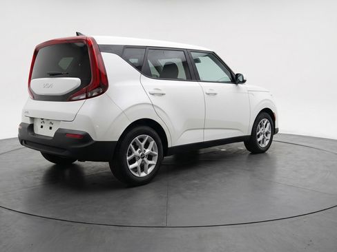 Used 2025 Kia Soul LX w/ LX Technology Package FWD image 9