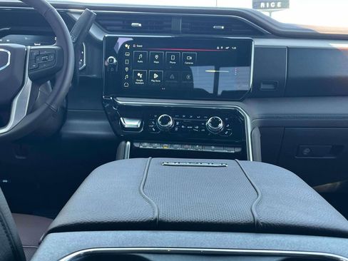 New 2026 GMC Sierra 2500 Denali w/ Denali Reserve Package image 14