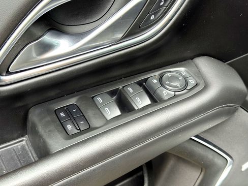 Used 2022 Chevrolet Tahoe Z71 w/ Luxury Package image 17