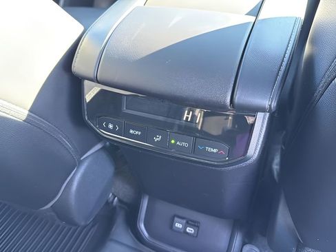 Used 2023 Toyota Highlander XSE image 19