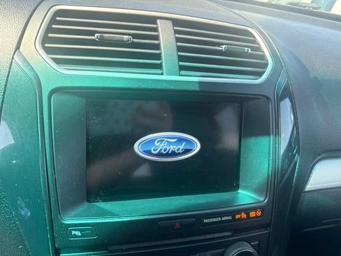 Used 2017 Ford Explorer XLT w/ Equipment Group 202A FWD image 31