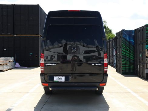 Used 2014 Mercedes-Benz Sprinter 2500 image 10