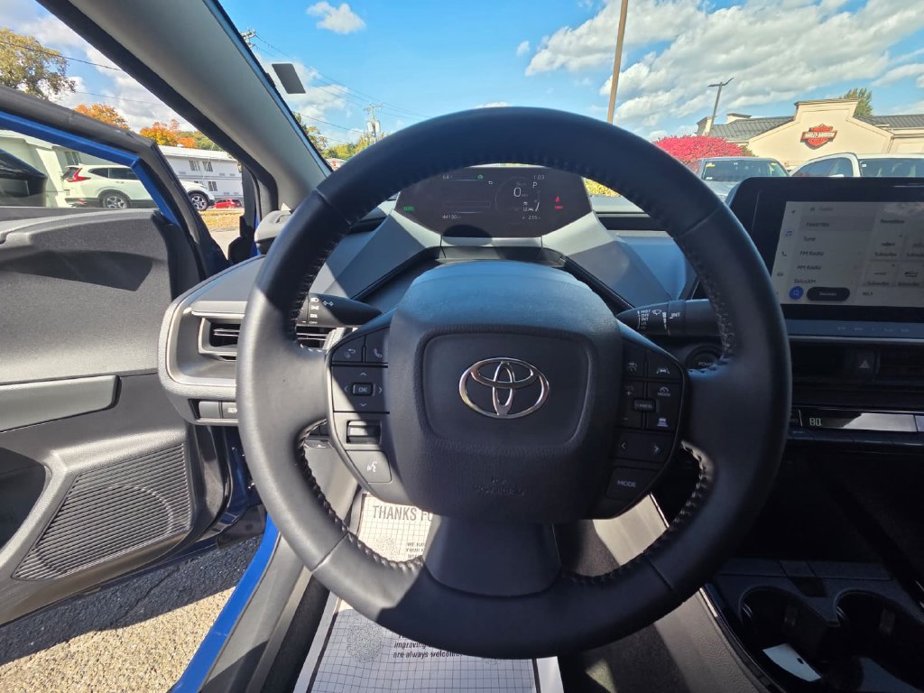Used 2025 Toyota Prius LE FWD image 11