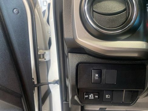 Used 2022 Toyota Tacoma SR5 RWD image 13