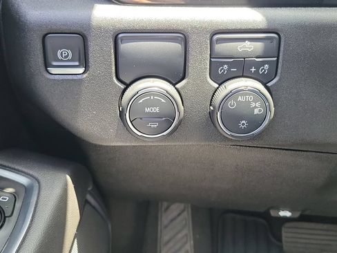 Used 2022 Chevrolet Silverado 1500 LT RWD image 14