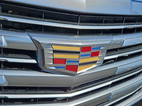 Used 2018 Cadillac Escalade Platinum image 11