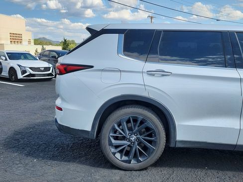 Used 2024 Mitsubishi Outlander SE Black Edition AWD/4WD image 5