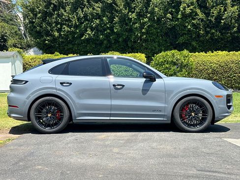 New 2026 Porsche Cayenne GTS AWD/4WD image 9