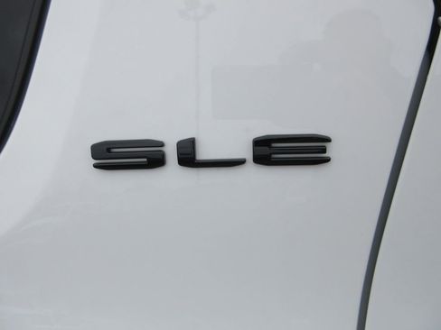 Used 2023 GMC Acadia SLE w/ Driver Convenience Package image 10