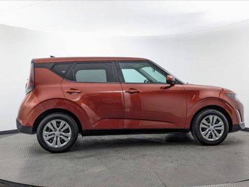 Used 2023 Kia Soul LX FWD image 9