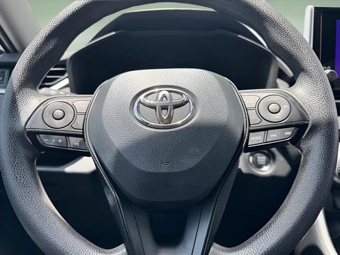 Used 2025 Toyota RAV4 XLE FWD image 19