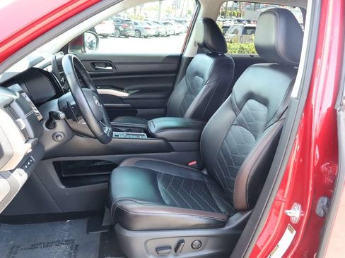 Used 2023 Nissan Pathfinder Platinum w/ Lighting Package (N93) FWD image 19