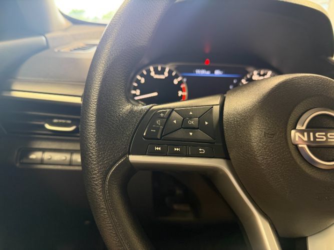 Used 2025 Nissan Altima 2.5 SV FWD image 22