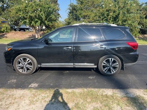 Used 2017 Nissan Pathfinder Platinum image 6