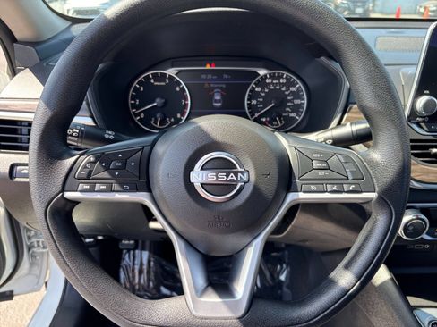 Used 2025 Nissan Altima 2.5 SV FWD image 28