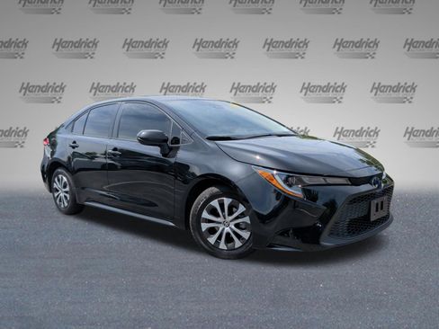 Used 2022 Toyota Corolla LE FWD image 2