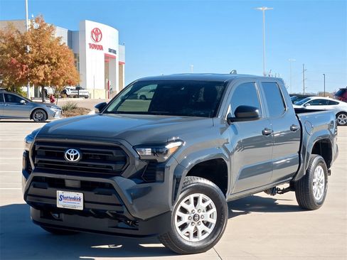 Used 2025 Toyota Tacoma SR image 2