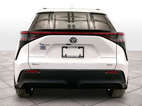 Used 2024 Toyota bZ4X XLE w/ Weather Package image 4