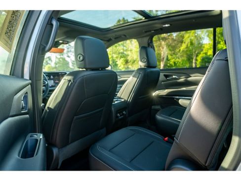 Used 2026 Chevrolet Traverse LT w/ Sun and Wheel Package FWD image 14