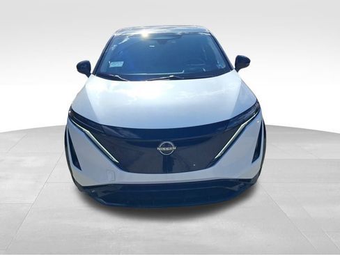 New 2025 Nissan Ariya Platinum image 9