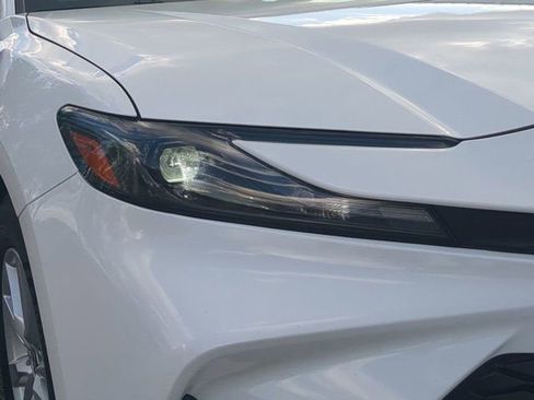 Used 2025 Toyota Camry LE image 9