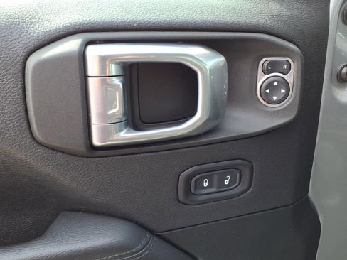 Used 2021 Jeep Wrangler Unlimited Sahara image 20