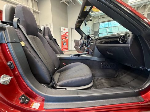 Used 2007 MAZDA MX-5 Miata Touring w/ Appearance Pkg RWD image 36