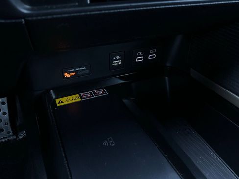 Used 2025 Toyota Camry SE image 25