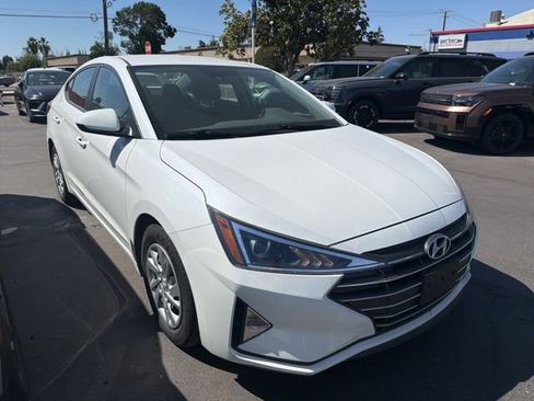 Used 2020 Hyundai Elantra SE w/ Cargo Package (C1) FWD image 3