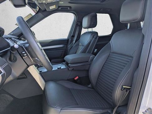 Certified 2025 Land Rover Discovery Dynamic SE AWD/4WD image 17