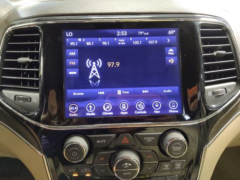 Used 2019 Jeep Grand Cherokee Overland RWD image 25