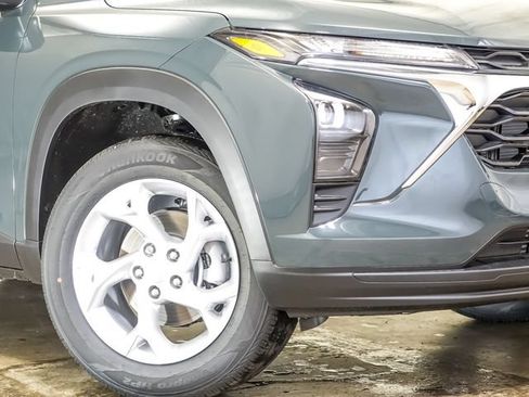 New 2026 Chevrolet Trax LS w/ LS Convenience Package FWD image 4