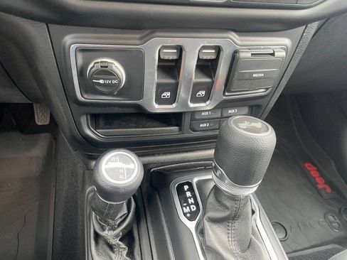 Used 2021 Jeep Wrangler Sport AWD/4WD image 19
