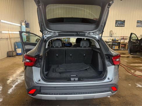 Used 2025 Chevrolet Trax LT FWD image 15