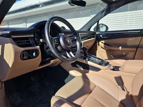 Certified 2024 Porsche Macan S image 4