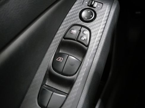 Used 2025 Nissan Altima 2.5 SV FWD image 13