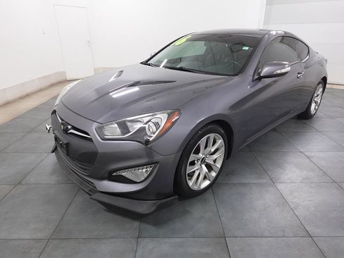 Used 2016 Hyundai Genesis 3.8 image 1